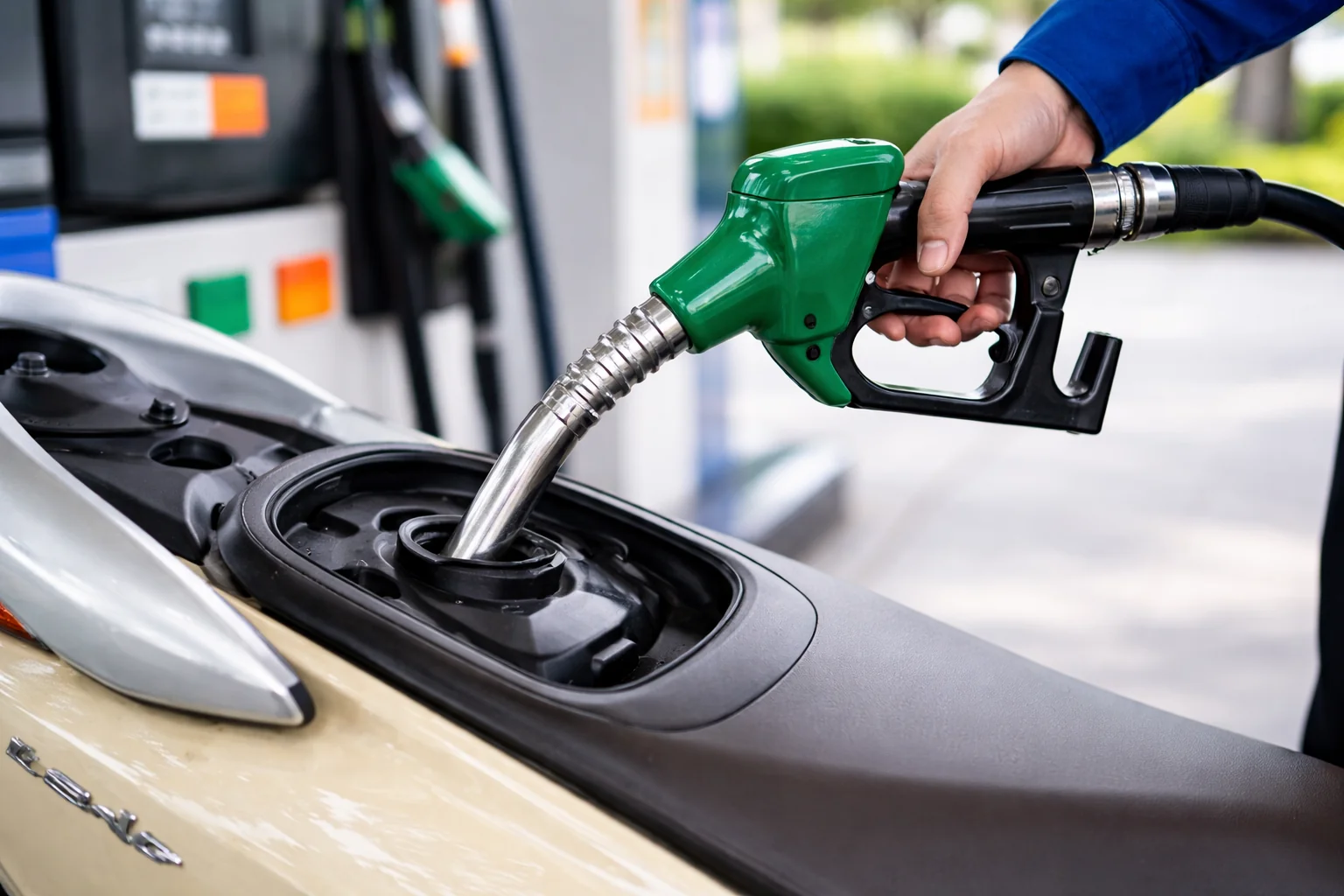 Honda Lead đời mới sử dụng động cơ hiện đại ph&ugrave; hợp với xăng RON 95 để vận h&agrave;nh ổn định hơn